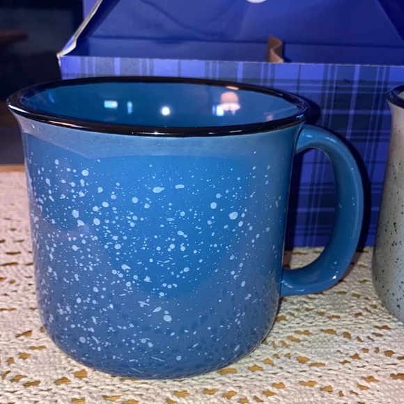 - Two beautiful box coffee mugs - Picture 2 of 4